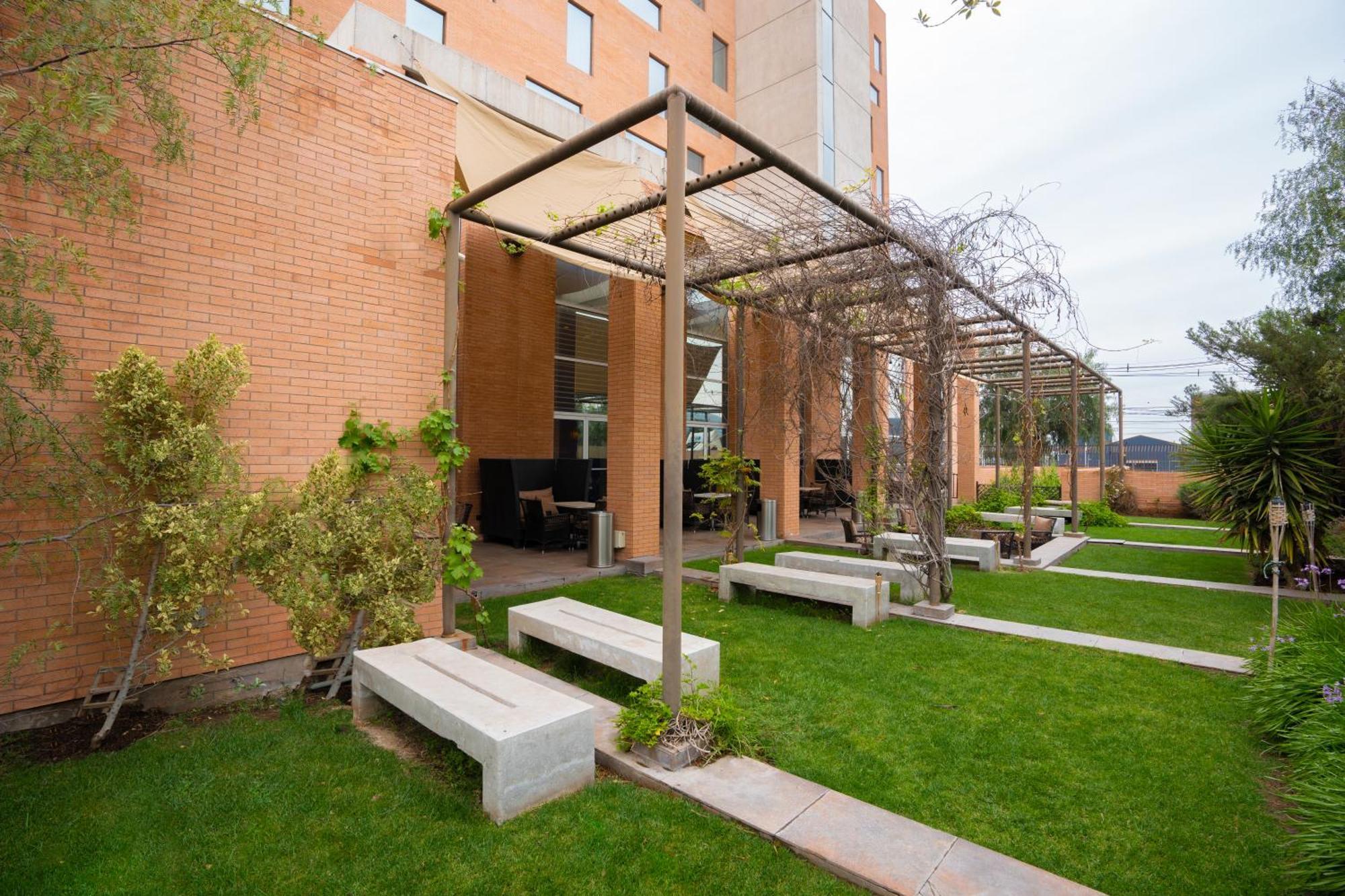 Hilton Garden Inn Santiago Airport, Santiago